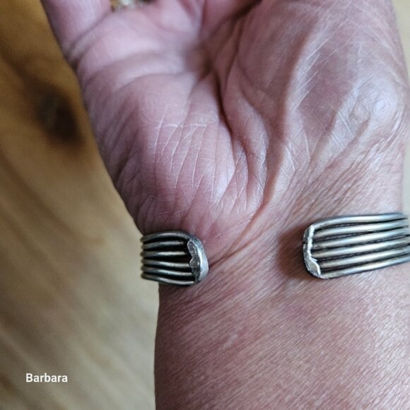 Vintage 70s Silvertone Metal Celtic Knot Open Cuff Bracelet Uise - Picture 3 of 4